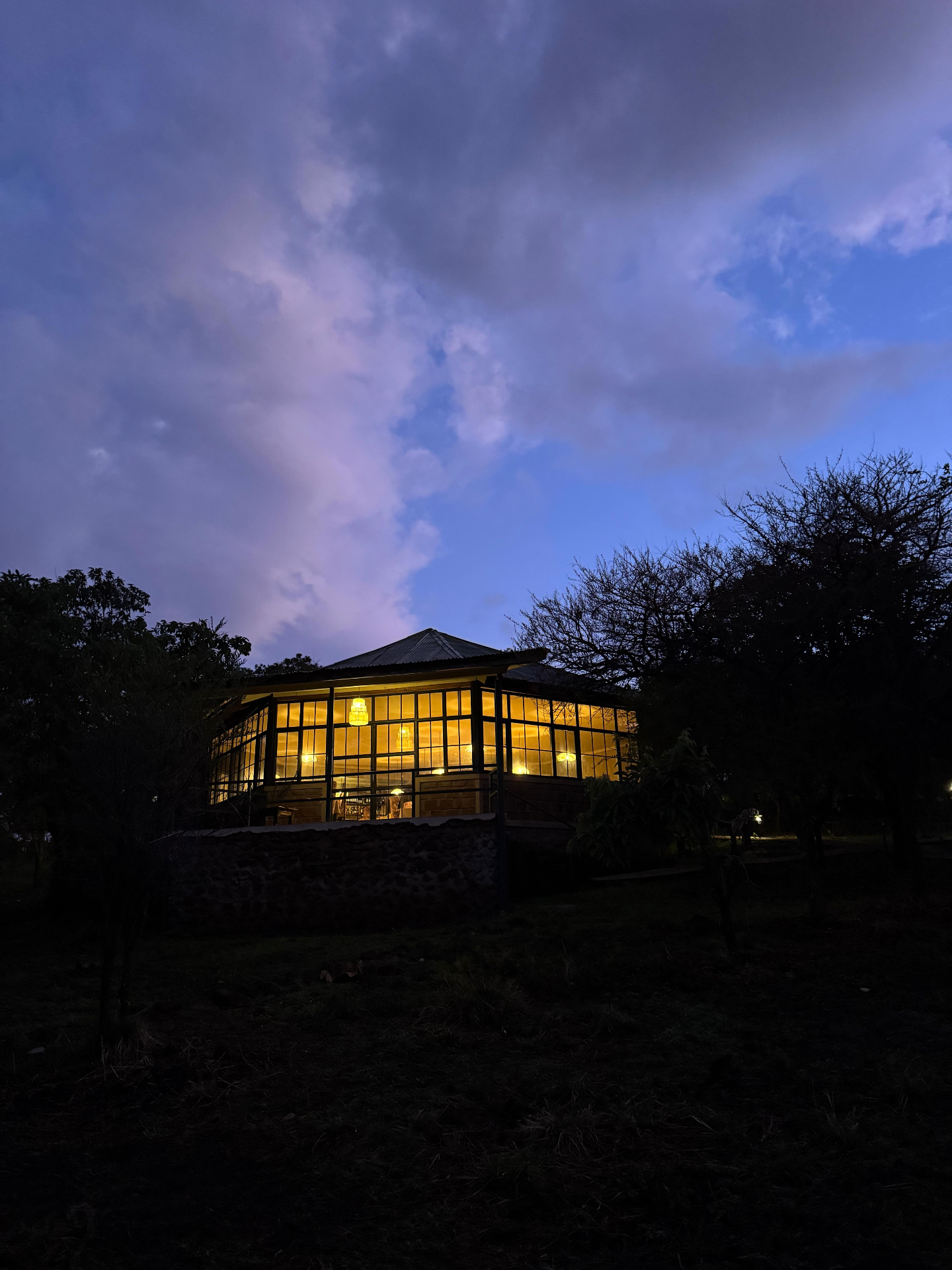 Mashuve lodge at dusk